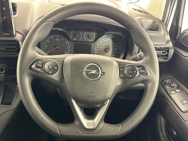 2019-Opel-Combo-Life-Enjoy-16-TD image:10