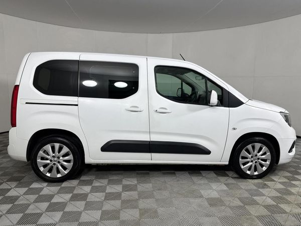 2019-Opel-Combo-Life-Enjoy-16-TD image:14