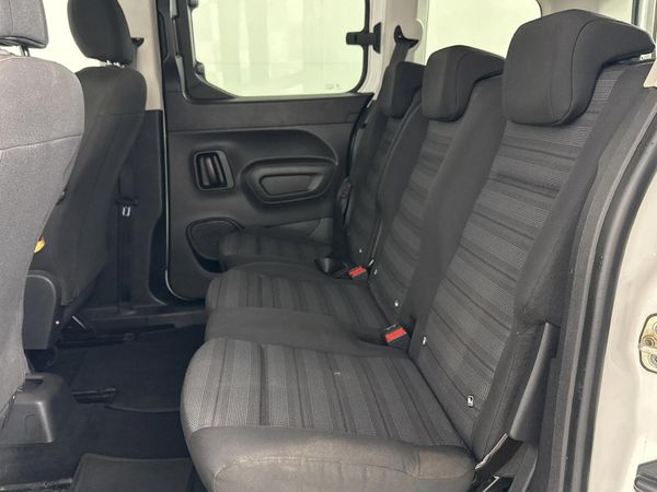 2019-Opel-Combo-Life-Enjoy-16-TD image:2