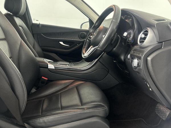 2021-Mercedes-Benz-GLC-220d-4Matic image:9