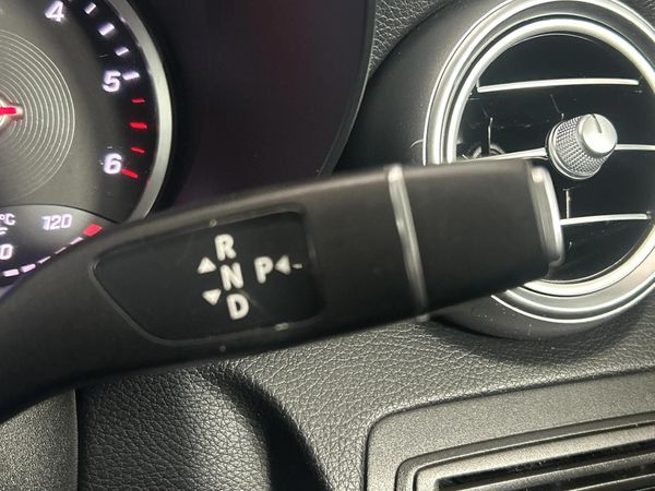 2021-Mercedes-Benz-GLC-220d-4Matic image:10