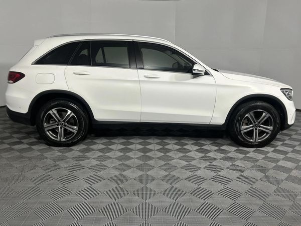 2021-Mercedes-Benz-GLC-220d-4Matic image:17