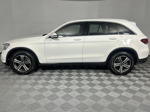 2021-Mercedes-Benz-GLC-220d-4Matic image:19