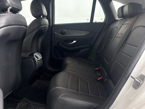 2021-Mercedes-Benz-GLC-220d-4Matic image:3