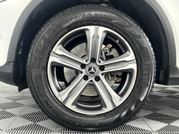 2021-Mercedes-Benz-GLC-220d-4Matic image:4