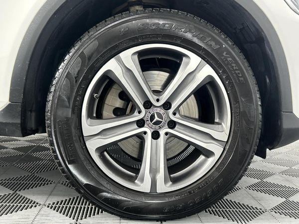 2021-Mercedes-Benz-GLC-220d-4Matic image:5