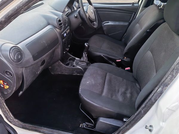 2019-Nissan-NP200-16-Petrol image:10