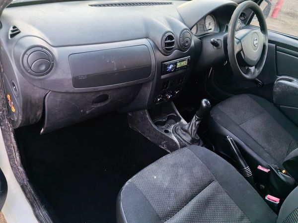 2019-Nissan-NP200-16-Petrol image:11