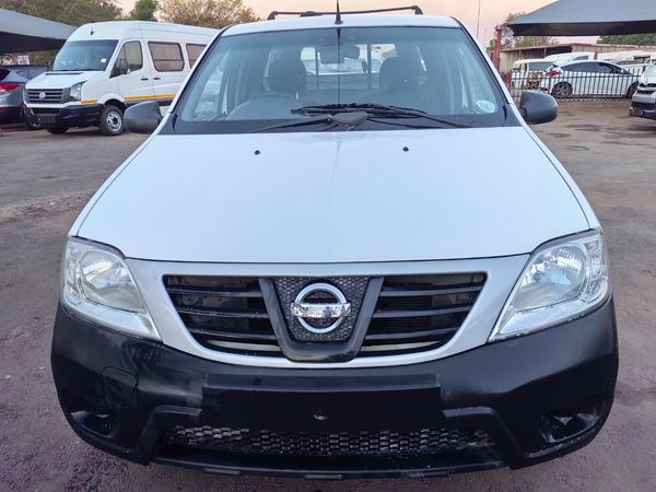 2019-Nissan-NP200-16-Petrol image:1