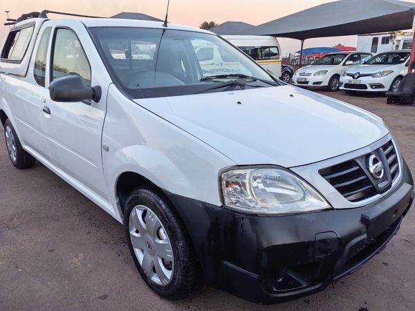 2019-Nissan-NP200-16-Petrol image:2