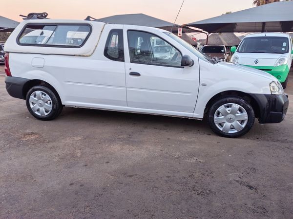 2019-Nissan-NP200-16-Petrol image:3
