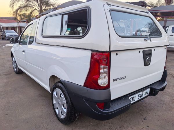 2019-Nissan-NP200-16-Petrol image:6