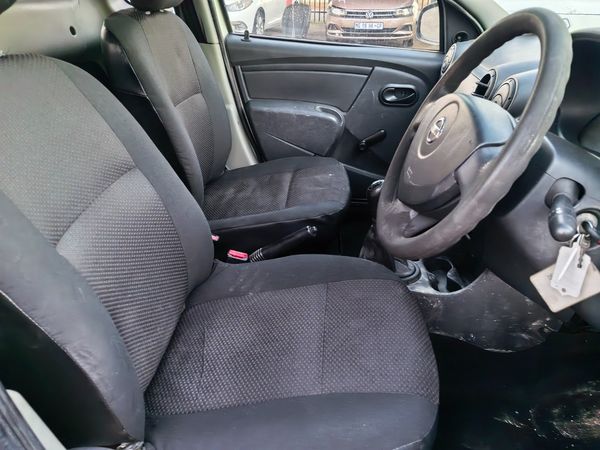 2019-Nissan-NP200-16-Petrol image:8