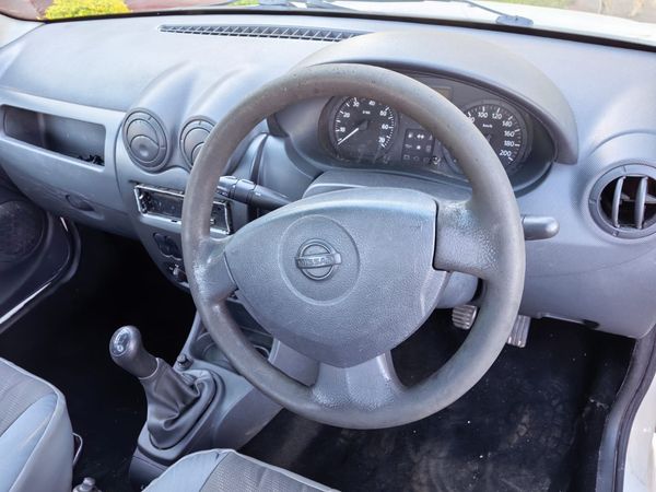 2011-Nissan-NP200-16 image:10