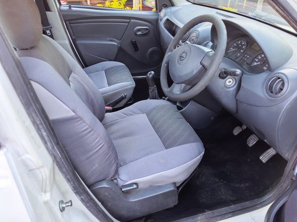 2011-Nissan-NP200-16 image:12