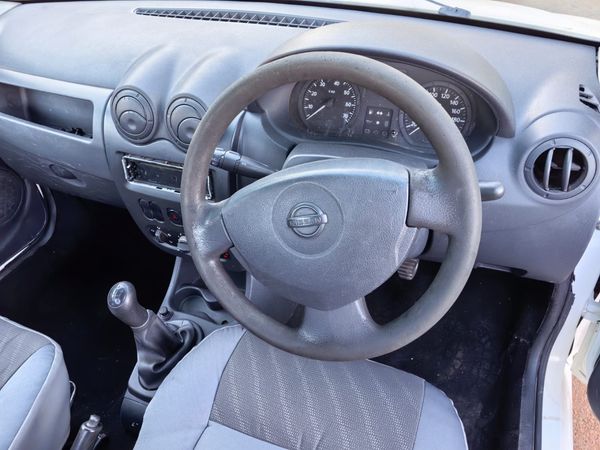 2011-Nissan-NP200-16 image:14