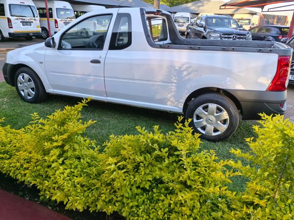 2011-Nissan-NP200-16 image:15