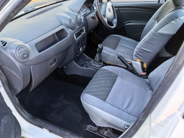 2011-Nissan-NP200-16 image:16