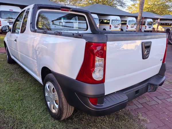 2011-Nissan-NP200-16 image:19