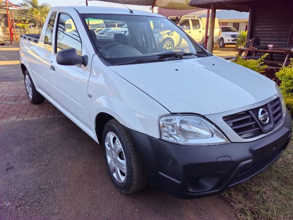2011-Nissan-NP200-16 image:20