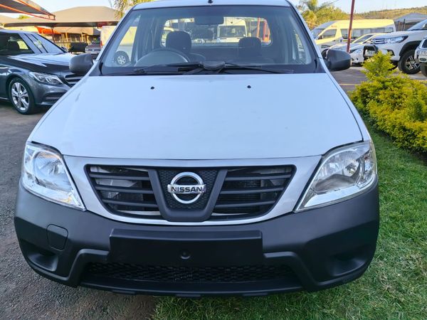 2011-Nissan-NP200-16 image:21