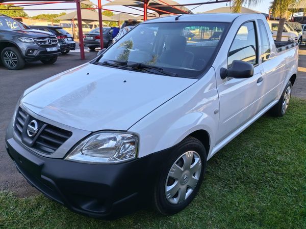 2011-Nissan-NP200-16 image:23