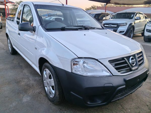 2011-Nissan-NP200-16 image:2