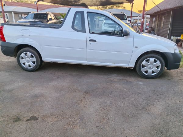 2011-Nissan-NP200-16 image:3