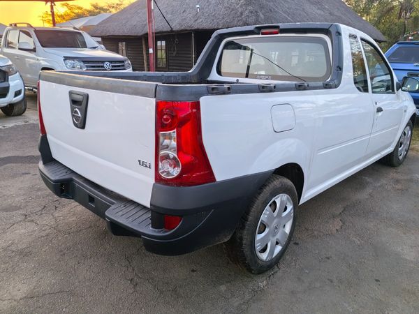 2011-Nissan-NP200-16 image:4