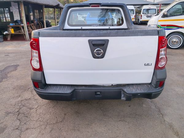 2011-Nissan-NP200-16 image:5