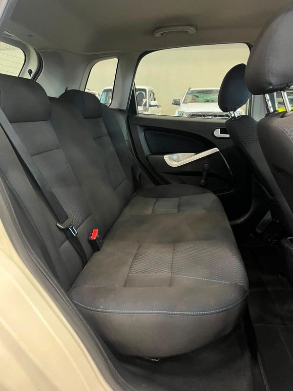 2015-Ford-Figo-14-Trend image:11