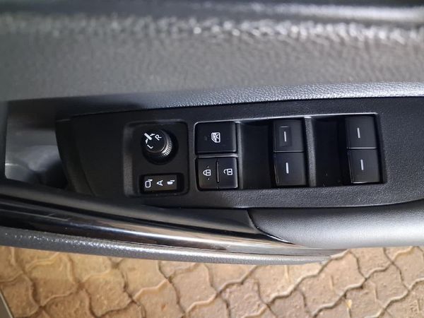 2025-Toyota-Corolla-Cross-18-GR-S-Hybrid image:18