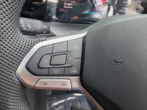 2026-Volkswagen-Golf-14-TSI-R-Line-Auto-110kw image:9
