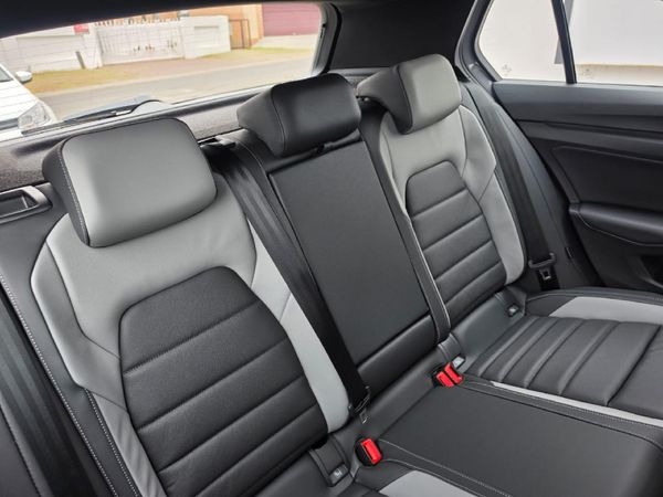 2026-Volkswagen-Golf-14-TSI-R-Line-Auto-110kw image:15