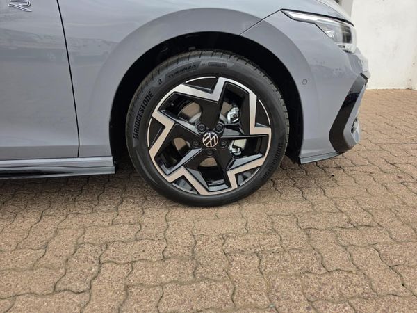 2026-Volkswagen-Golf-14-TSI-R-Line-Auto-110kw image:4
