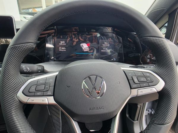 2026-Volkswagen-Golf-14-TSI-R-Line-Auto-110kw image:8