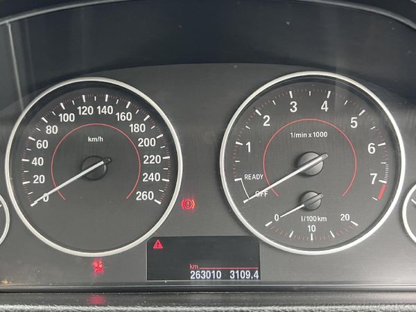 2012-BMW-3-Series-320i-Sport image:9