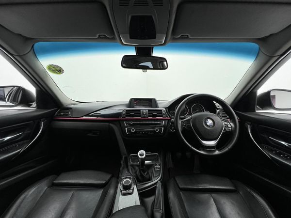 2012-BMW-3-Series-320i-Sport image:10