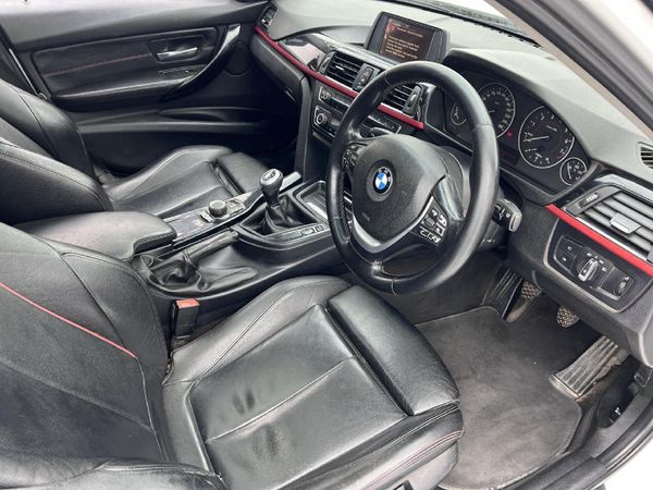 2012-BMW-3-Series-320i-Sport image:14
