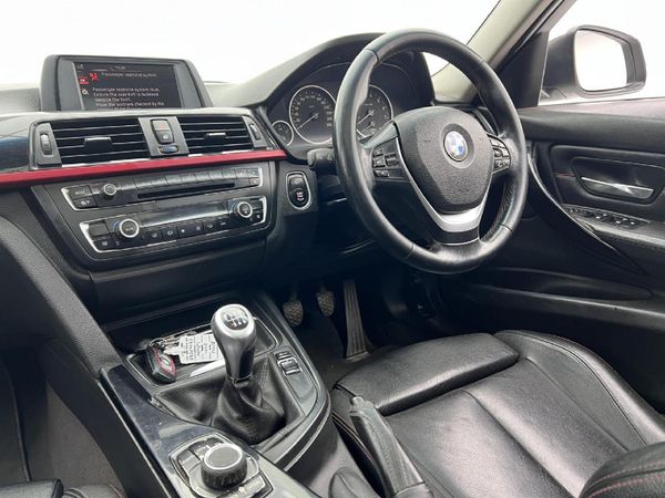 2012-BMW-3-Series-320i-Sport image:7