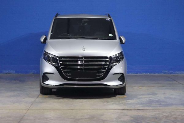 2025-Mercedes-Benz-V-Class-V300d-Exclusive image:1