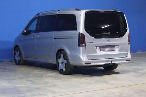 2025-Mercedes-Benz-V-Class-V300d-Exclusive image:3