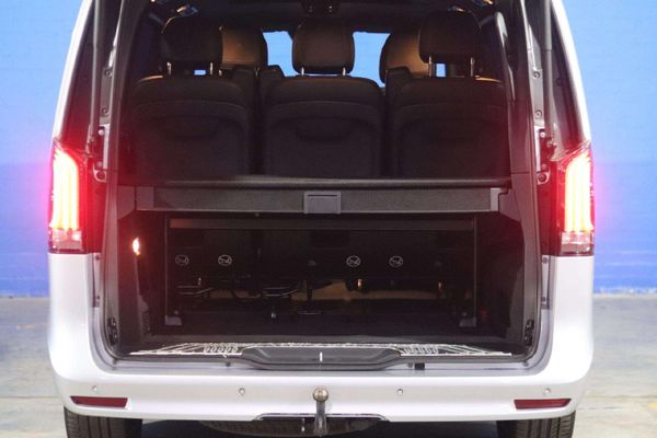 2025-Mercedes-Benz-V-Class-V300d-Exclusive image:5