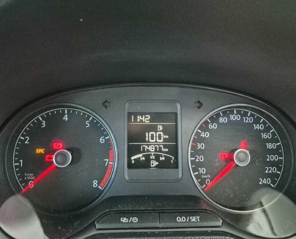 2020-Volkswagen-Polo-Vivo-14-Comfortline-5-dr image:9