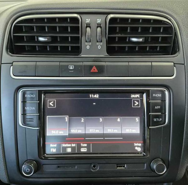 2020-Volkswagen-Polo-Vivo-14-Comfortline-5-dr image:11
