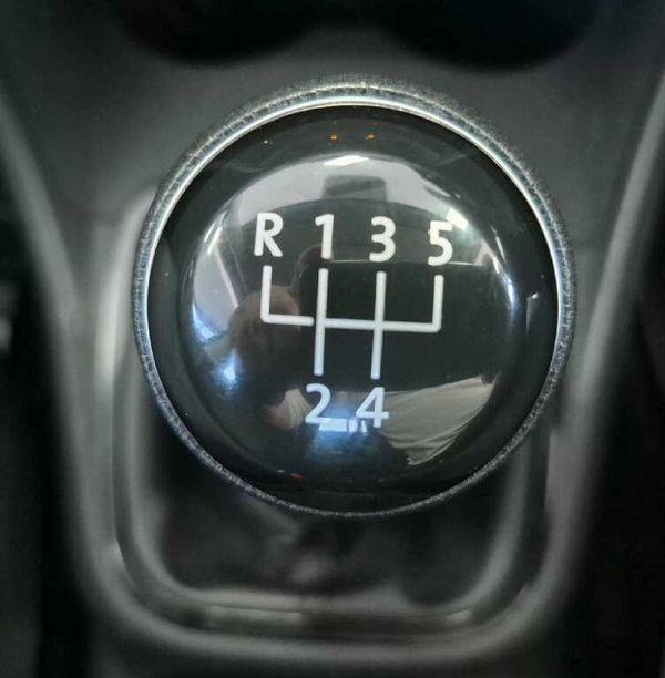 2020-Volkswagen-Polo-Vivo-14-Comfortline-5-dr image:13