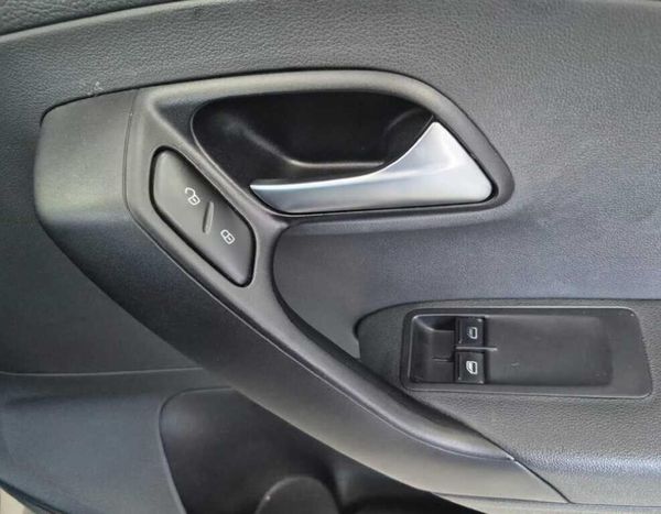 2020-Volkswagen-Polo-Vivo-14-Comfortline-5-dr image:14