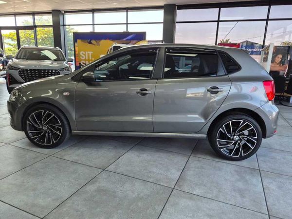 2020-Volkswagen-Polo-Vivo-14-Comfortline-5-dr image:3