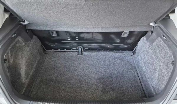 2020-Volkswagen-Polo-Vivo-14-Comfortline-5-dr image:7
