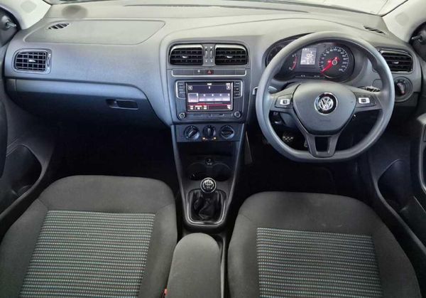 2020-Volkswagen-Polo-Vivo-14-Comfortline-5-dr image:8